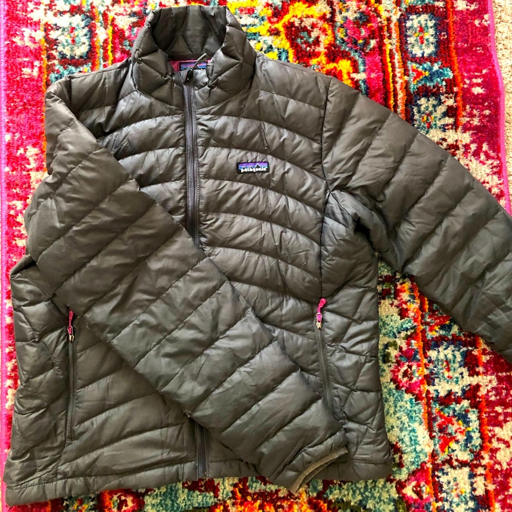 Women’s dark grey Patagonia jacket size large